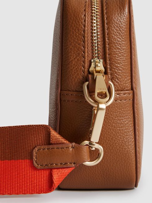 Reiss Brompton Grained Leather Camera Bag | REISS Germany