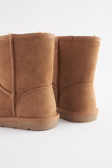 Short pull on discount boots