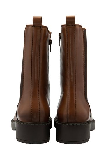 High cut top chelsea boots