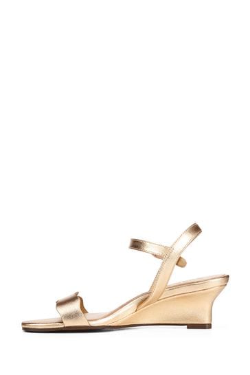 Naturalizer metallic sandals sales