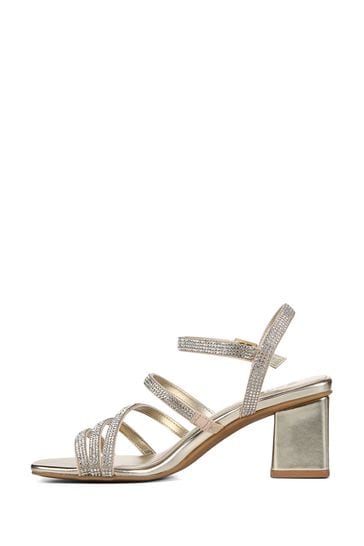 Naturalizer sandals 2025