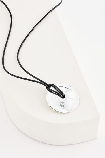 Black top string necklace