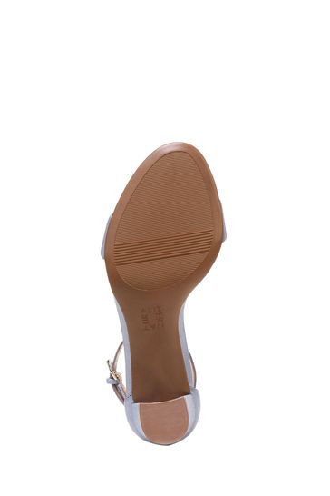 Naturalizer vera shop ankle strap sandal