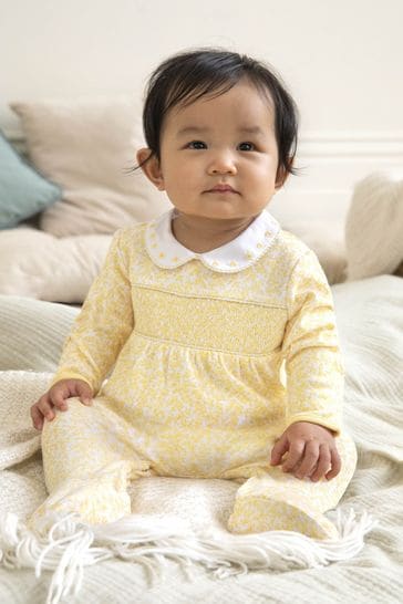 Pijama para bebé fruncido de algodón amarillo con flores de JoJo Maman Bébé