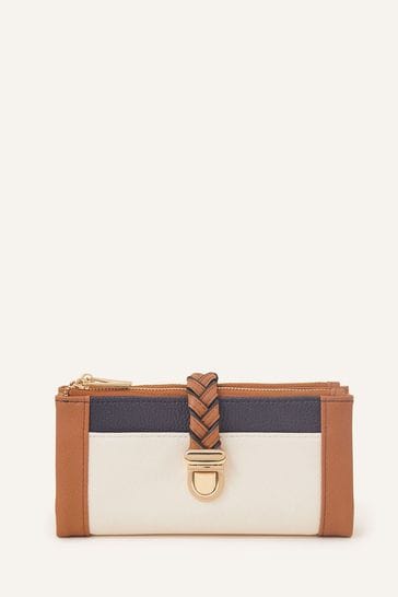 Accessorize purses top