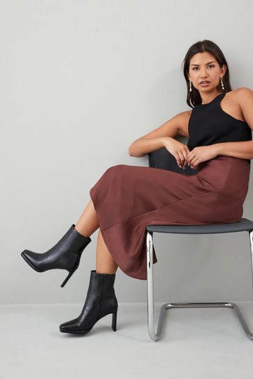 Heeled ankle boots with dress 2025