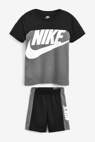 nike short and top set