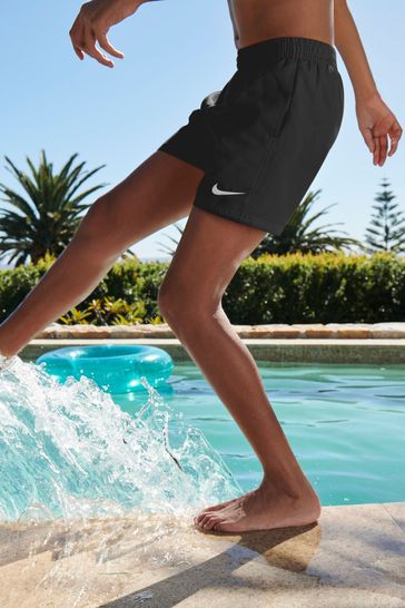 Pantalones cortos de natación básicos negros estilo volley de 4 pulgadas de Nike