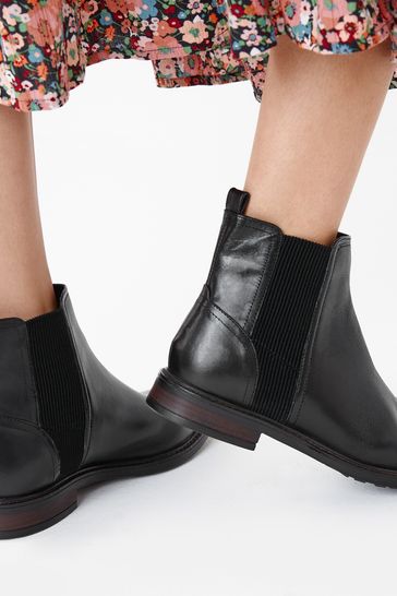 Topshop kiss hotsell chelsea boots review