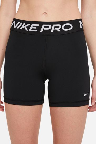 Pantalones cortos negros de cinco pulgadas 365 de Nike