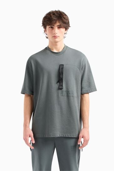 Camiseta con bolsillo utilitaria en color gris de tamaño grande de Armani Exchange