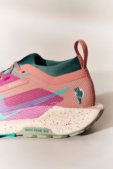 Pink and blue nike trainers deals