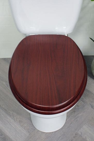 Close toilet clearance seat