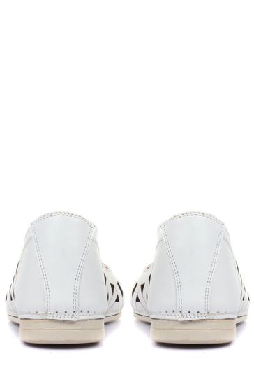 Ladies white hotsell pumps