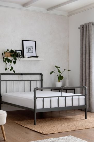 Black store wire bed