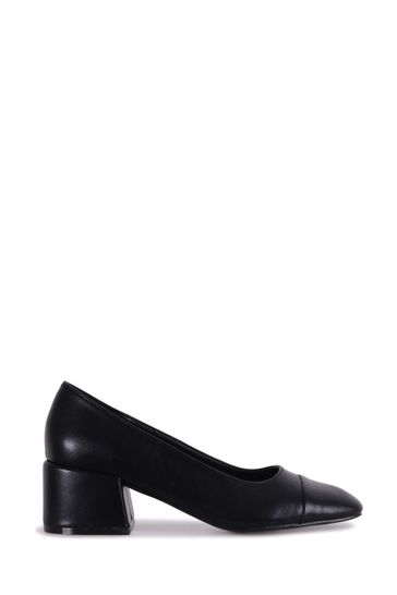 Black square deals toe court shoes