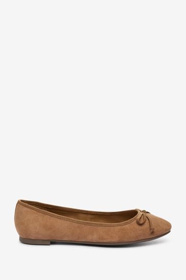 Camel Forever Comfort® Round Toe Leather Ballerinas