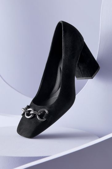 Black square hot sale toe court shoes