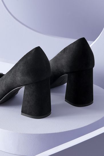 Black square best sale toe court shoes