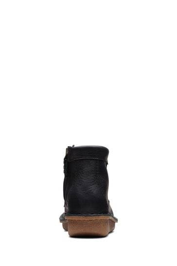 Clarks cedar boots clearance