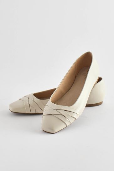 Square sales pointed shoes