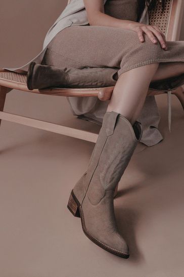 Buy Moda in Pelle Fanntine Mid Leg Pointed Western Nude Boots from Next Oman