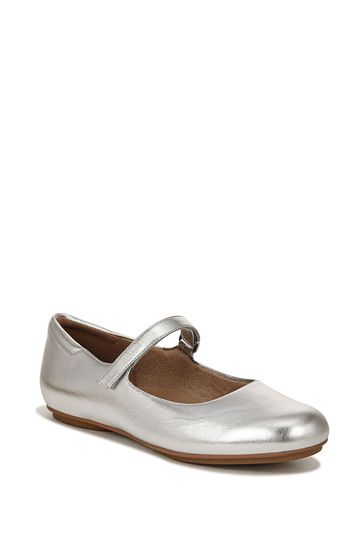 Naturalizer shop silver shoes