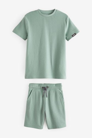 Conjunto verde de camiseta y pantalones cortos con textura (3 - 16 años)