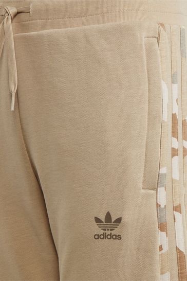 Beige cheap adidas shorts