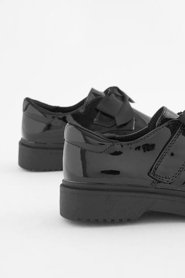 Patent shoes with shop bow