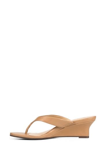 Naturalizer cheap beige sandals