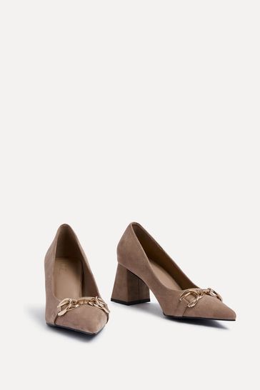 Pointed hotsell court heels