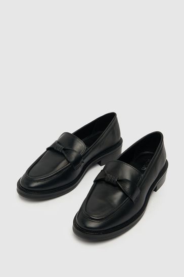Schuh moccasins store