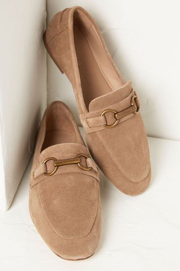 Tan flat loafers 2025