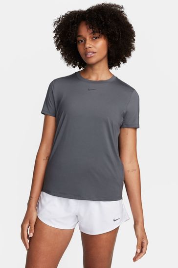 Camiseta deportiva gris clásica de manga corta Dri-FIT de Nike