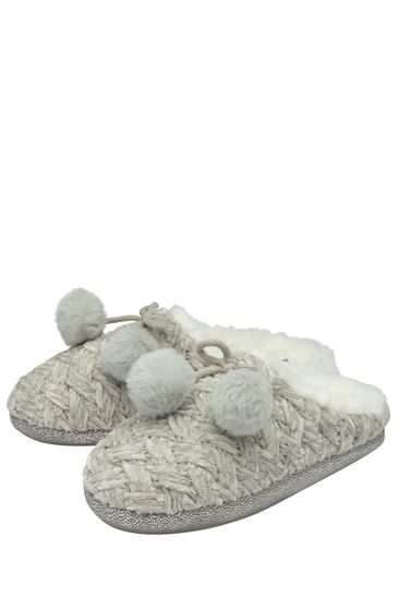 Closed discount in slippers