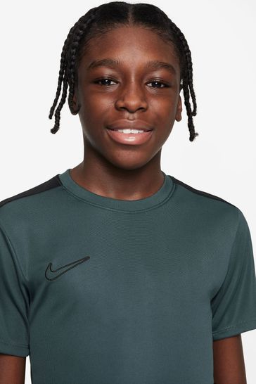 Green nike deals t shirt