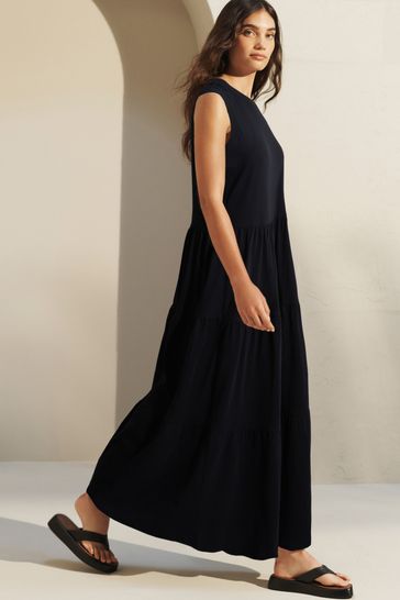 Black sleeveless summer dress 2025