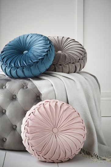 Blush pink hot sale round cushion