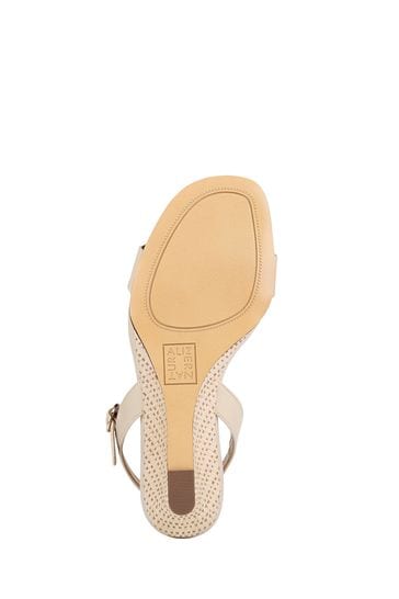 Naturalizer beige sandals 2025