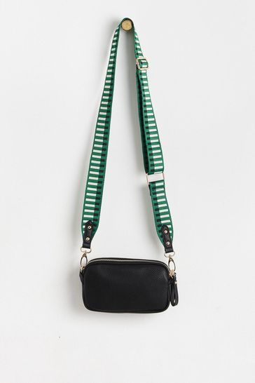 Black purse with on sale strap