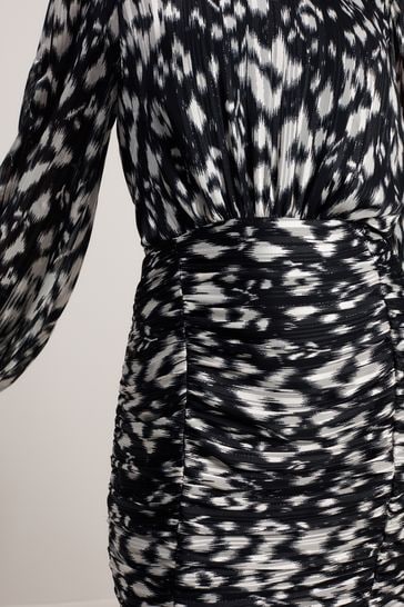 Dressing black and shop white