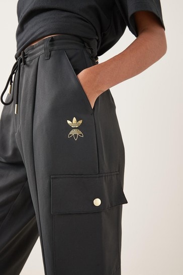 Adidas joggers store with zip pockets