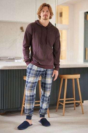 Hooded thermals outlet