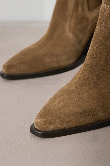 Signature comfort chelsea boots 2025