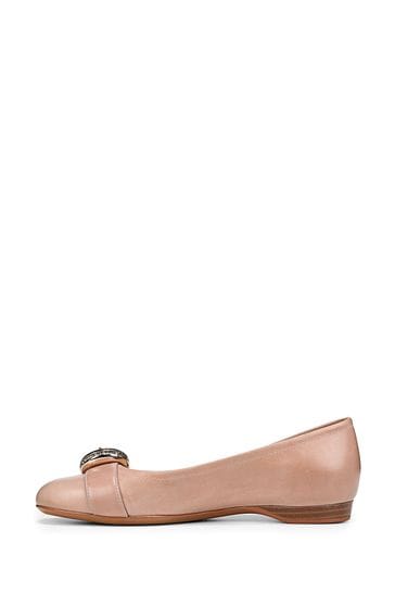 Naturalizer hot sale beige shoes