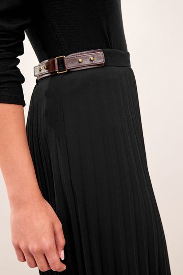 Black pleated shop skirt with belt