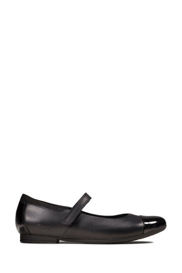 Clarks black hotsell childrens shoes