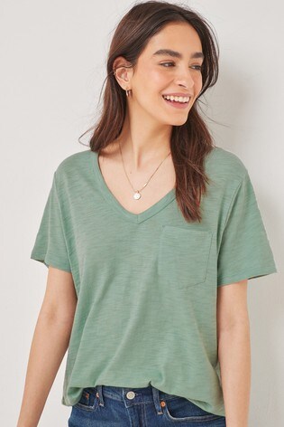 gap v neck pocket tee