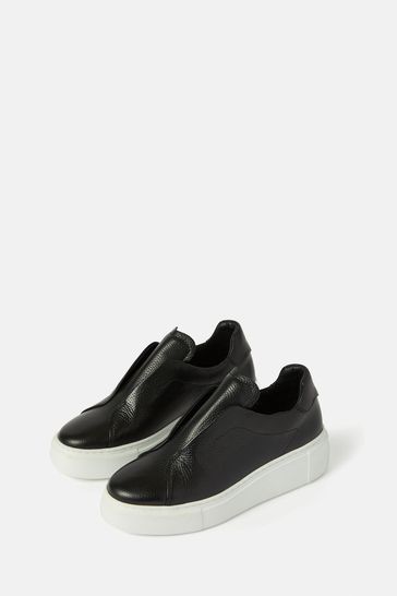Jigsaw slip outlet on trainers